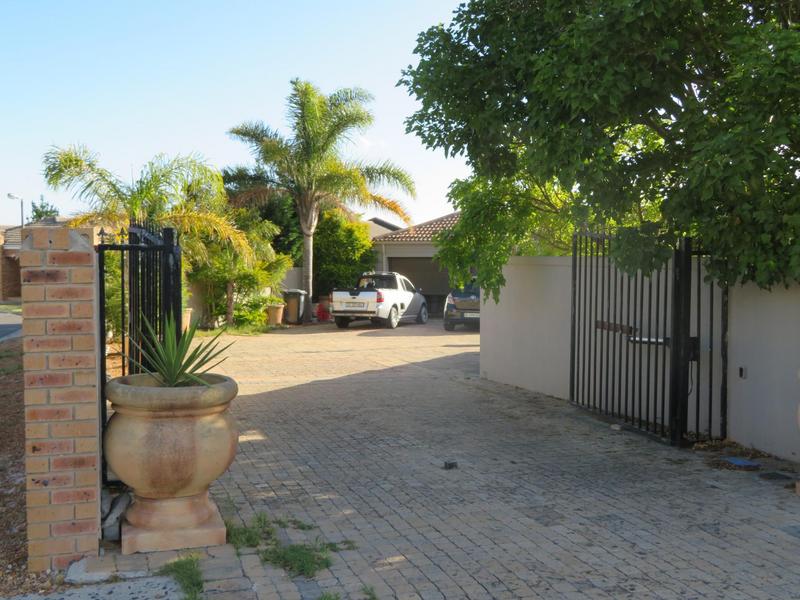 3 Bedroom Property for Sale in Eikenbosch Western Cape